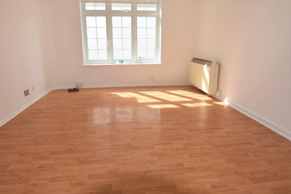 Lammas Court, Windsor, SL4 2 bed ground floor flat £1,150 pcm (£265 pw)
