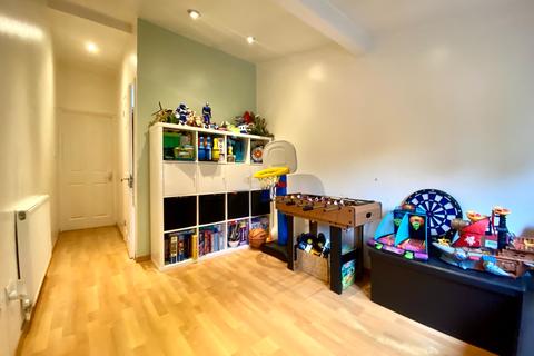 37 Juniper Way, Romford, RM3 0XQ