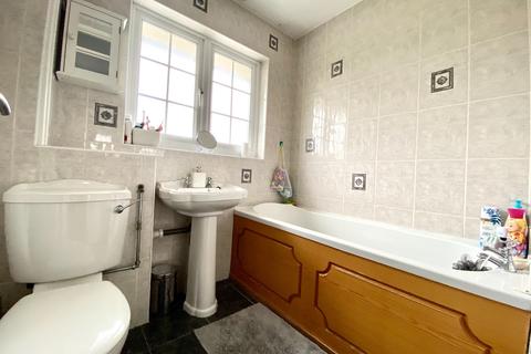 37 Juniper Way, Romford, RM3 0XQ