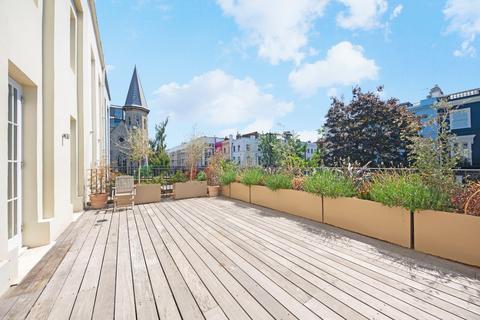 3 bedroom flat to rent, Westbourne Grove, London