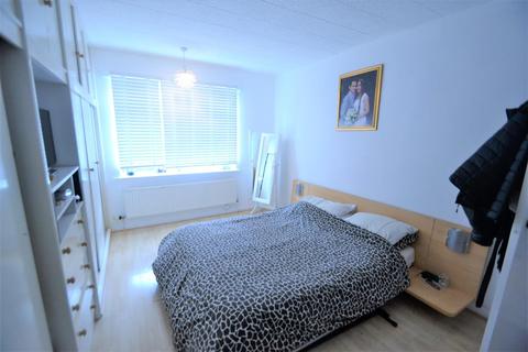 79 The Vale, Feltham, TW14 0JY