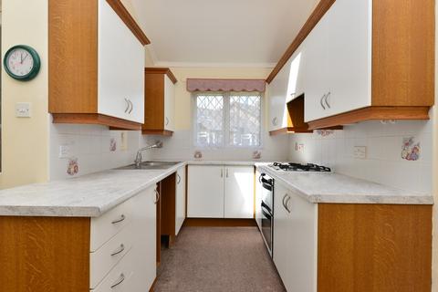 21 Ashdown Walk, New Milton, BH25 6TX