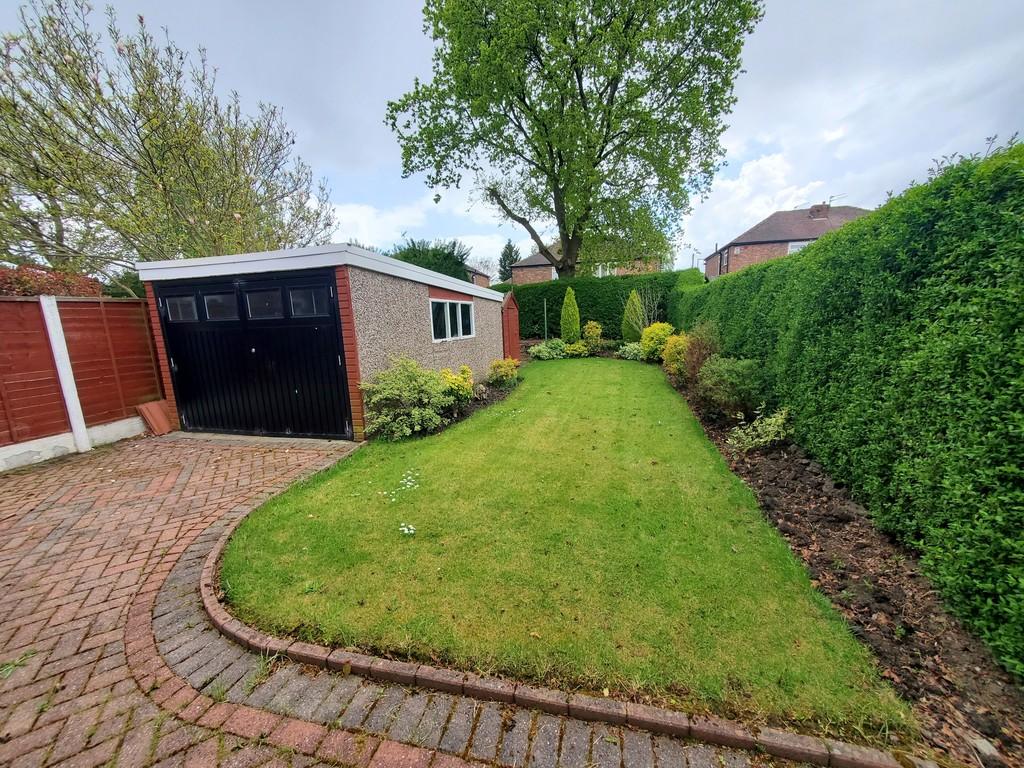 Cranleigh Drive, Cheadle 3 bed semidetached house £240,000