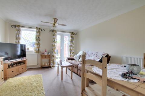 2 bedroom terraced house to rent, Furrowfields Road, Chatteris
