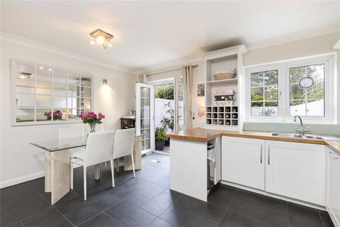 21 Topiary Square, Richmond, TW9 2DB