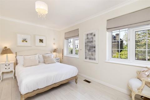 21 Topiary Square, Richmond, TW9 2DB