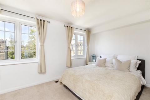 21 Topiary Square, Richmond, TW9 2DB