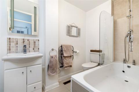 21 Topiary Square, Richmond, TW9 2DB