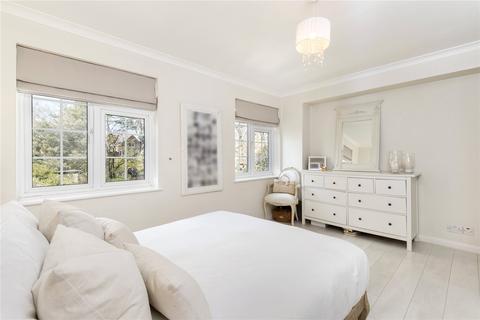 21 Topiary Square, Richmond, TW9 2DB
