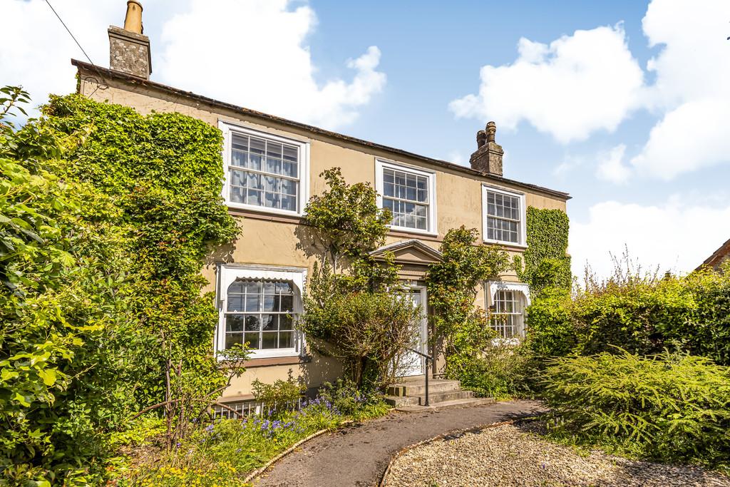 Vicarage Street, Warminster 3 bed detached house £375,000