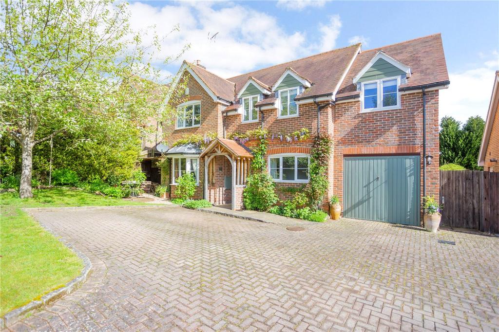 Woodfield Close, Wash Water, Newbury... 5 bed detached house £700,000