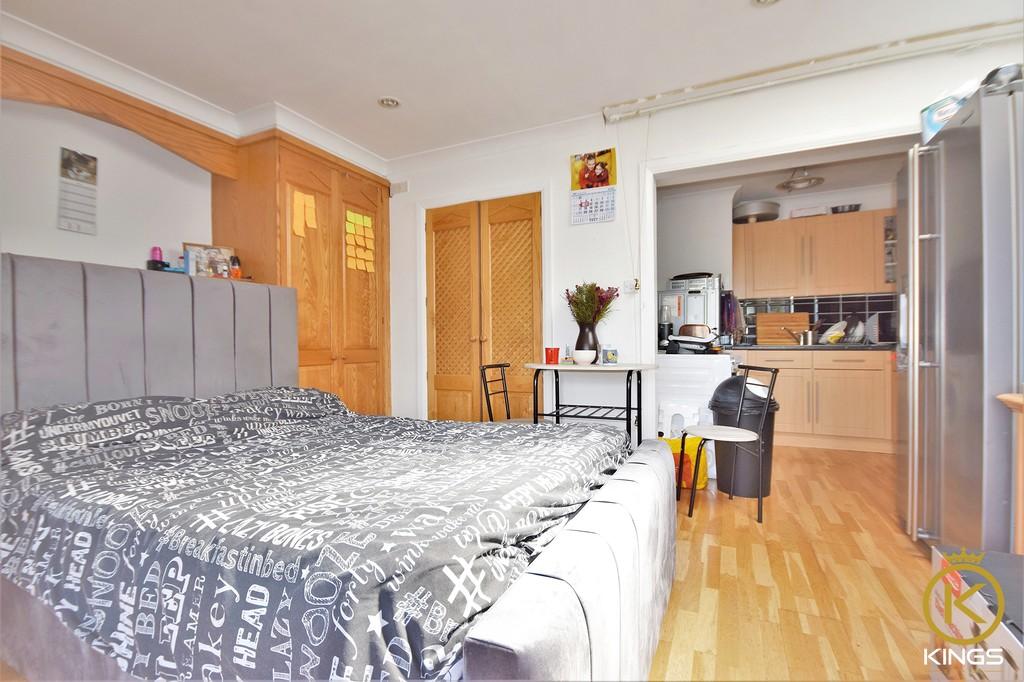 Epsom Road, Guildford Studio to rent £975 pcm (£225 pw)