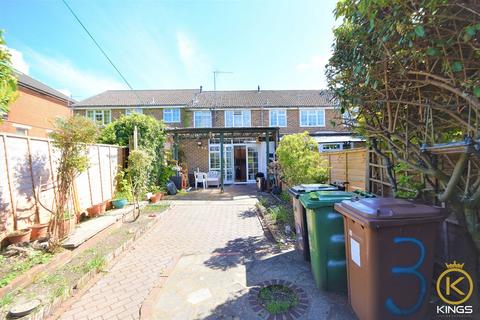 3 bedroom terraced house to rent, Epsom Road, Guildford