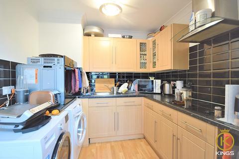 3 bedroom terraced house to rent, Epsom Road, Guildford