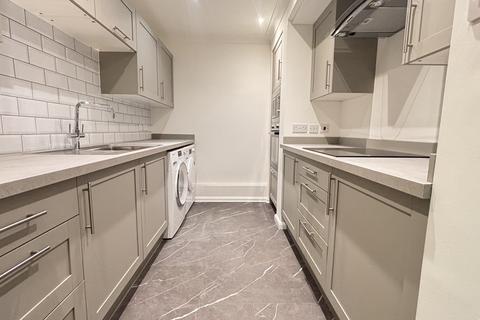 3 bedroom terraced house to rent, Epsom Road, Guildford