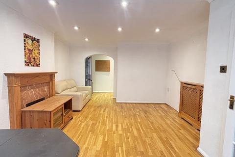 3 bedroom terraced house to rent, Epsom Road, Guildford