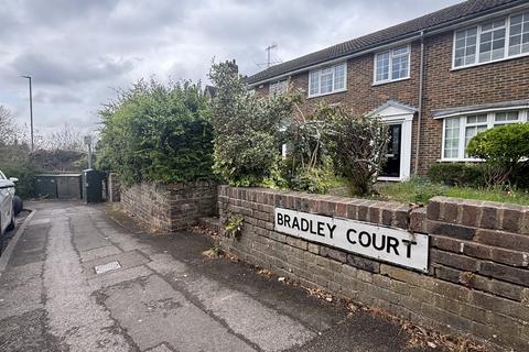 3 bedroom terraced house to rent, Epsom Road, Guildford
