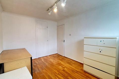 3 bedroom terraced house to rent, Epsom Road, Guildford