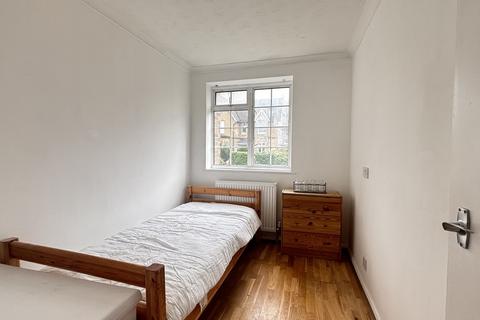 3 bedroom terraced house to rent, Epsom Road, Guildford