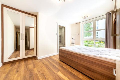 2 bedroom flat for sale, Barrier Point Road, London E16
