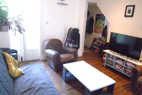 1 bedroom maisonette to rent, Clapham Junction SW11