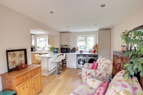 8 Oak Tree Close, Trowbridge, BA14 9BD