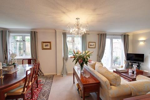 8 Oak Tree Close, Trowbridge, BA14 9BD