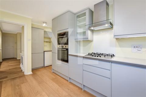 11, Seychelle Court, 24 Foxgrove Road, Beckenham, BR3 5XU