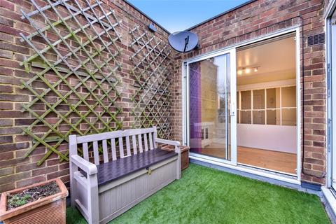 11, Seychelle Court, 24 Foxgrove Road, Beckenham, BR3 5XU