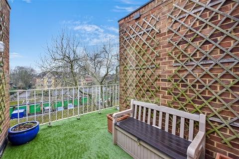 11, Seychelle Court, 24 Foxgrove Road, Beckenham, BR3 5XU