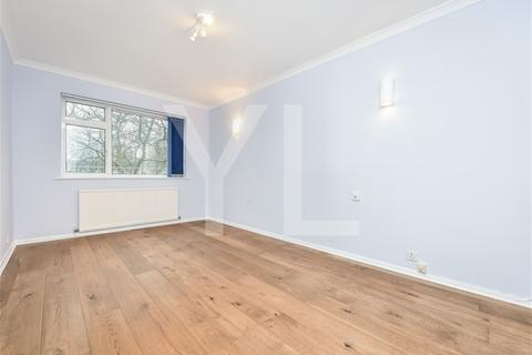 11, Seychelle Court, 24 Foxgrove Road, Beckenham, BR3 5XU