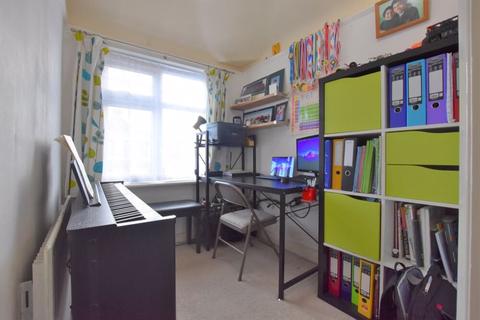 7 Walton Drive, Harrow, HA1 4XB