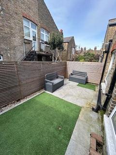 4 bedroom apartment to rent, Netherfield Road, London, SW17