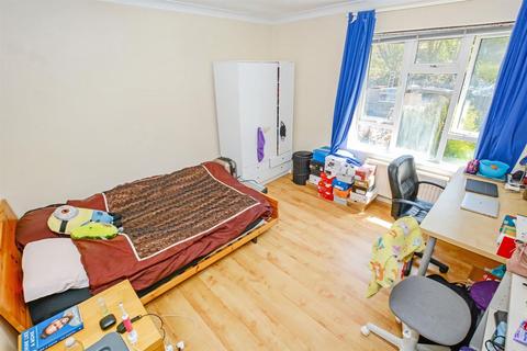 4 bedroom semi-detached house to rent - Ringmer Road, Brighton
