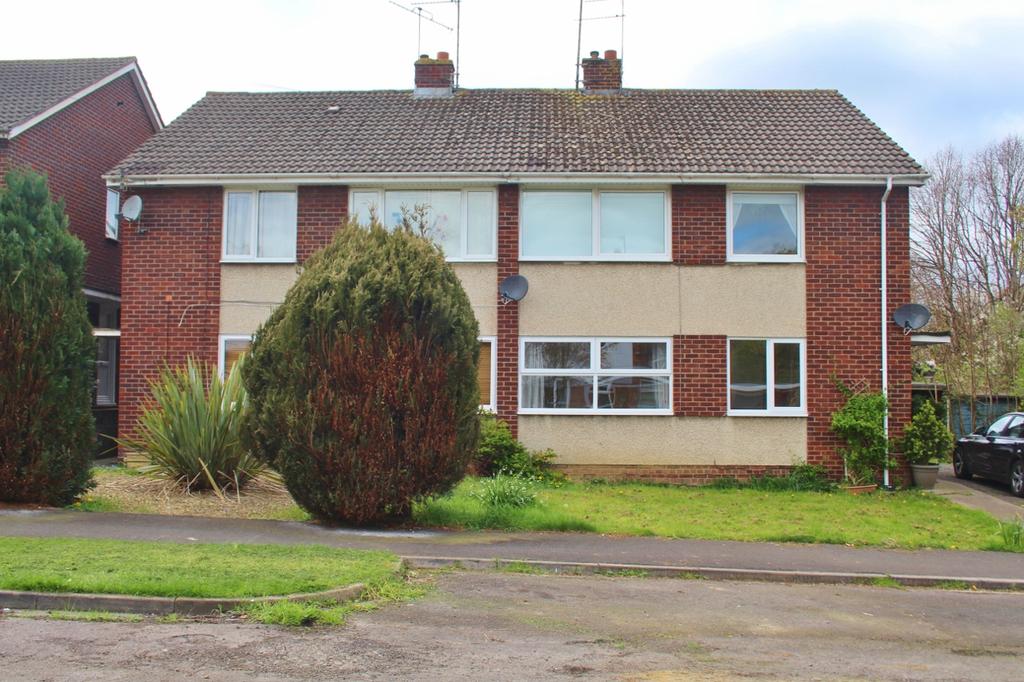 Unity Road, Keynsham, Bristol, BS31 1NG 2 bed flat £850 pcm (£196 pw)