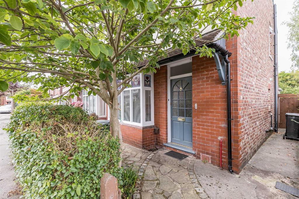 Seymour Road, Cheadle Hulme 3 bed semidetached house £1,000 pcm (£