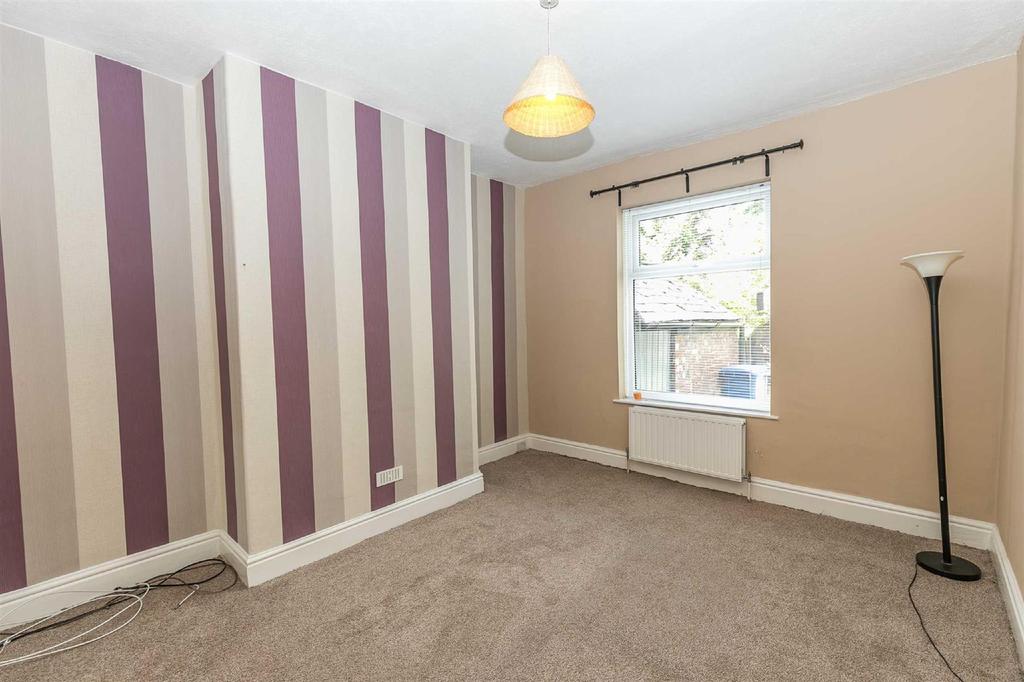 Seymour Road, Cheadle Hulme 3 bed semidetached house £1,000 pcm (£