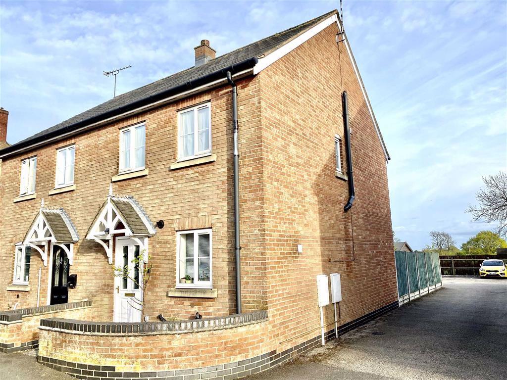 Merrylees Road, Newbold Heath 2 bed semidetached house £200,000