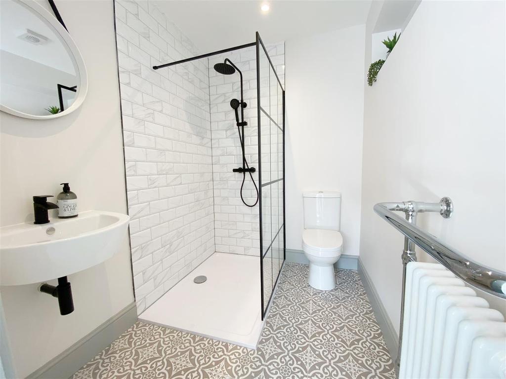 En Suite 1.jpg