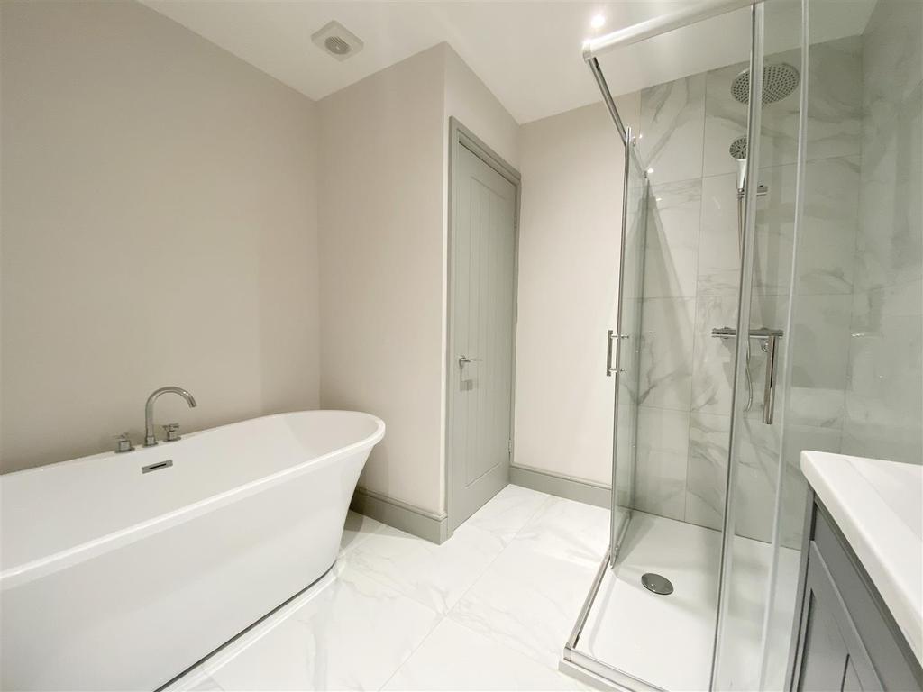Bathroom4.jpg