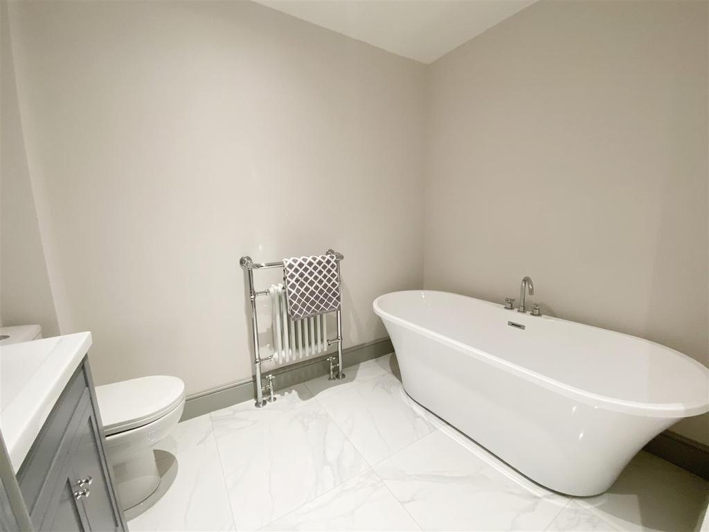 Bathroom3.jpg