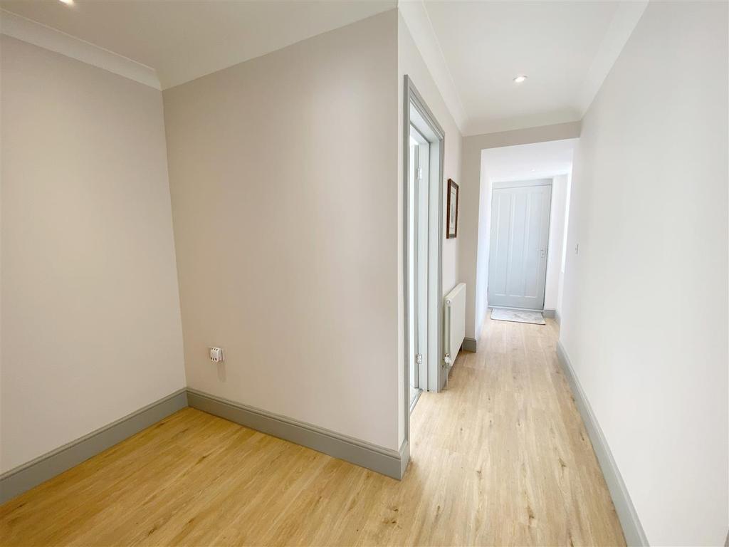 Hallway2.jpg