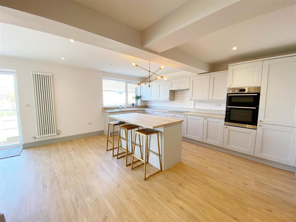 Kitchen1.jpg