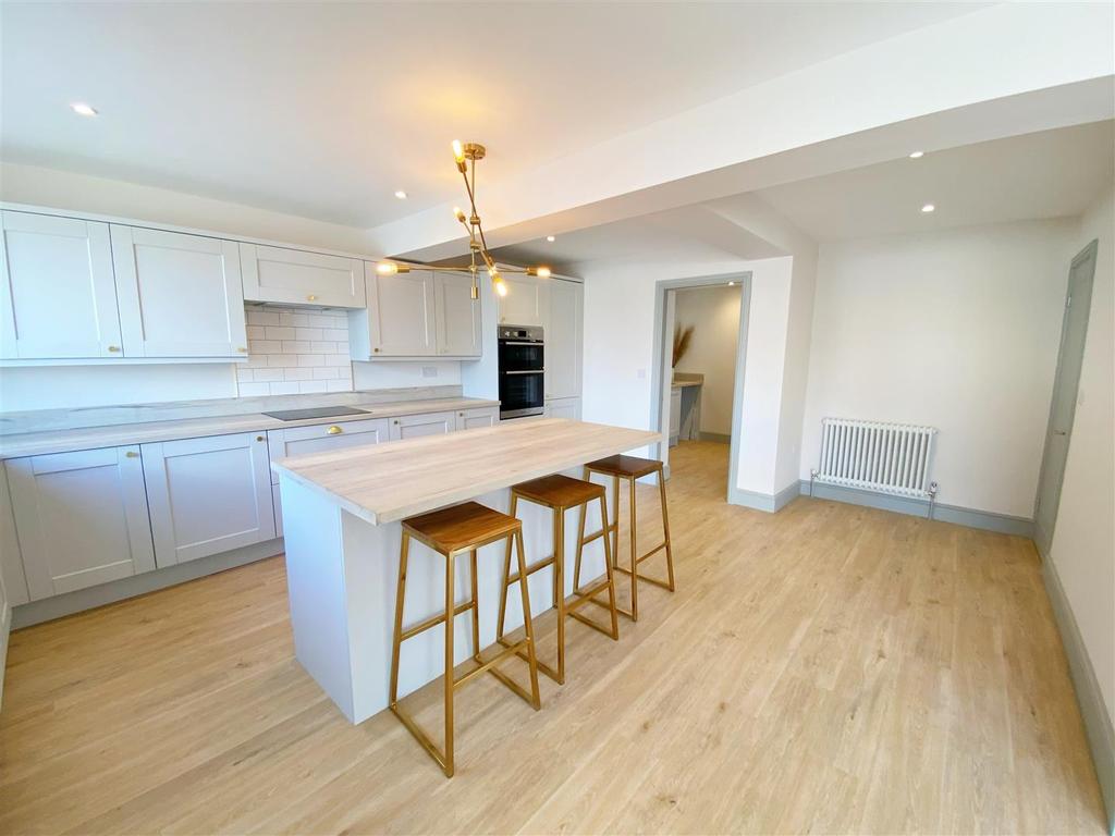 Kitchen4.jpg