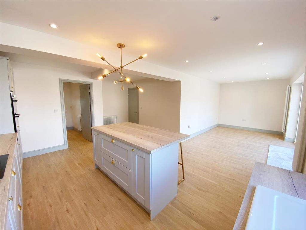 Kitchen6.jpg