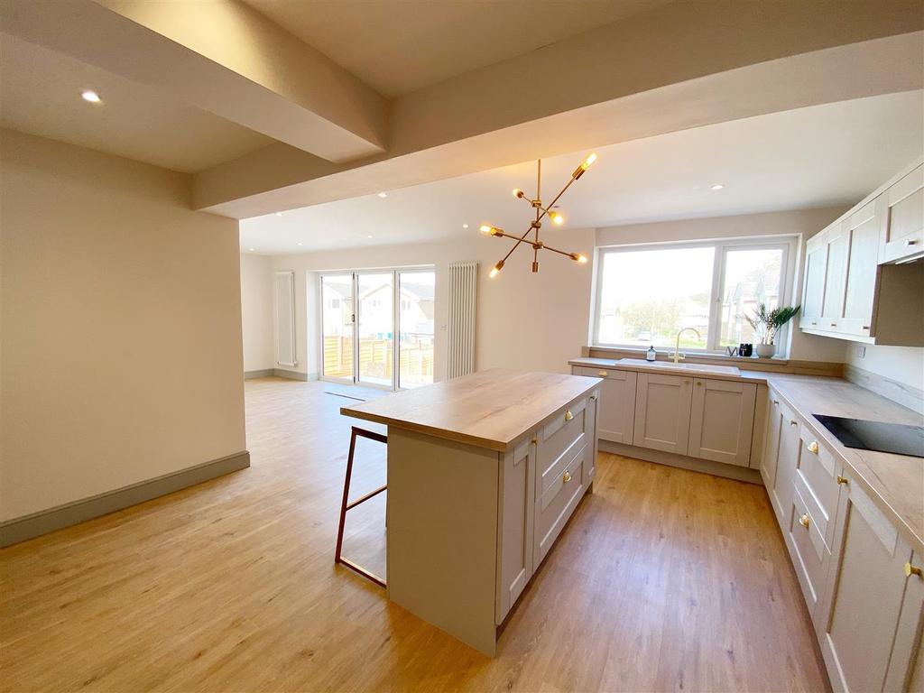 Kitchen3.jpg