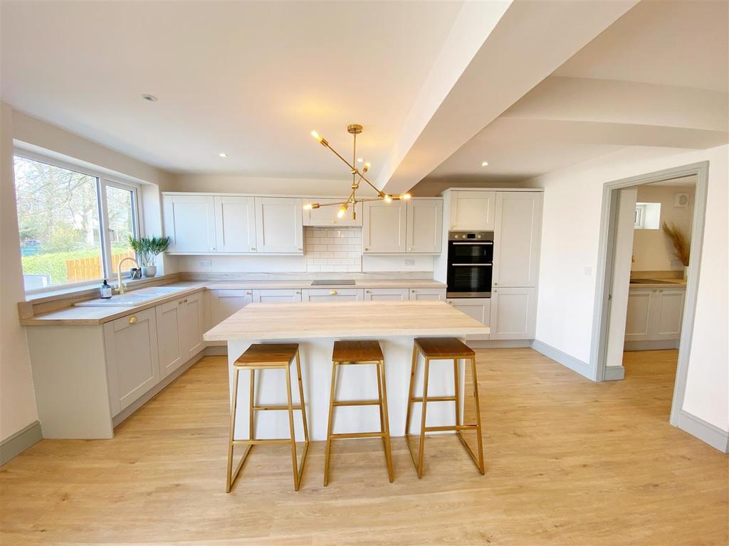 Kitchen5.jpg