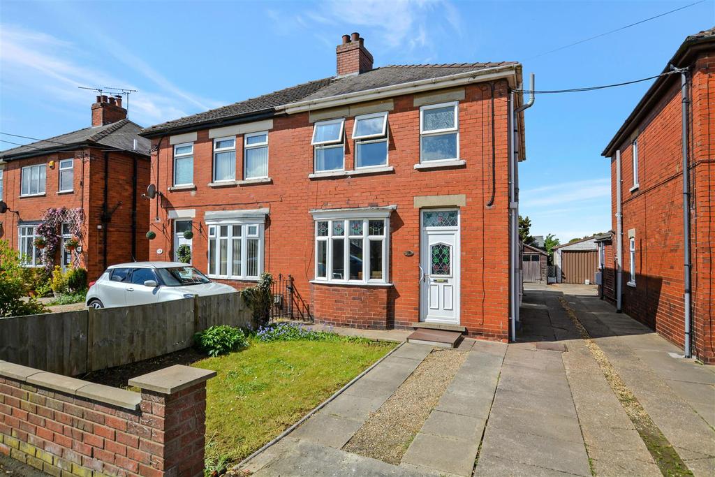 Roxby Road, Winterton, Scunthorpe 3 bed semidetached house £115,000