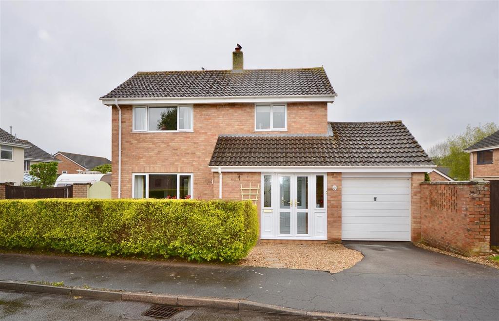 Bakers Close, Hull, Taunton 3 bed detached house £310,000