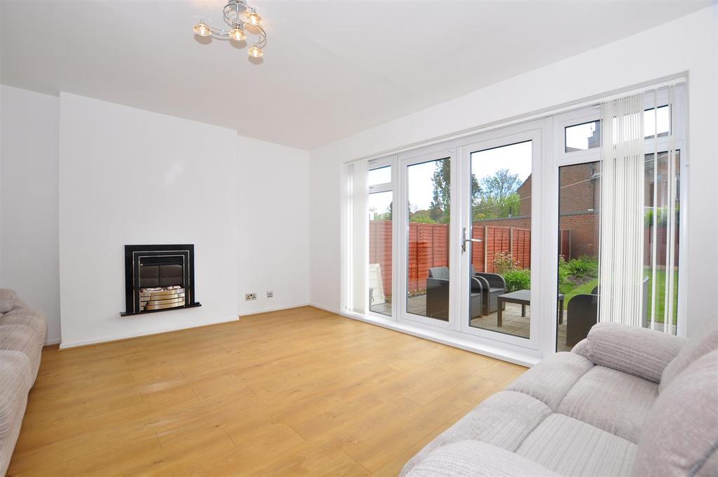 Silverthorne Lane, Cradley Heath 3 bed detached house £239,950